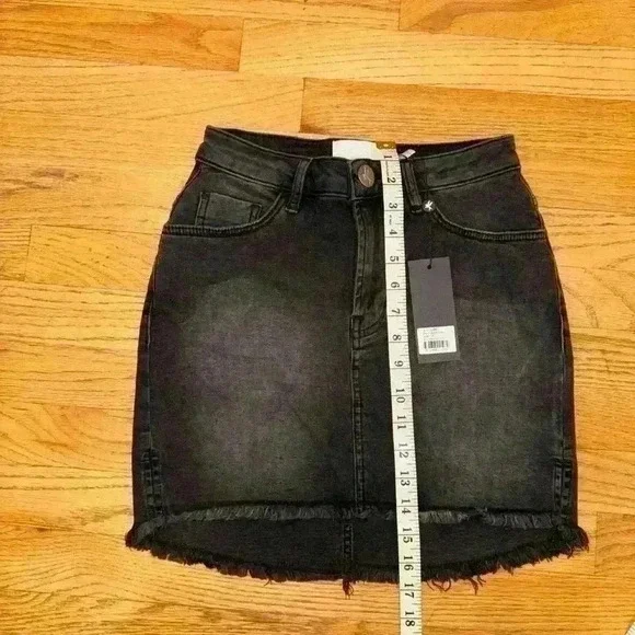 One Teaspoon 2020 Black Swan Denim Mini Skirt NWT Size: 24 - Picture 8 of 10